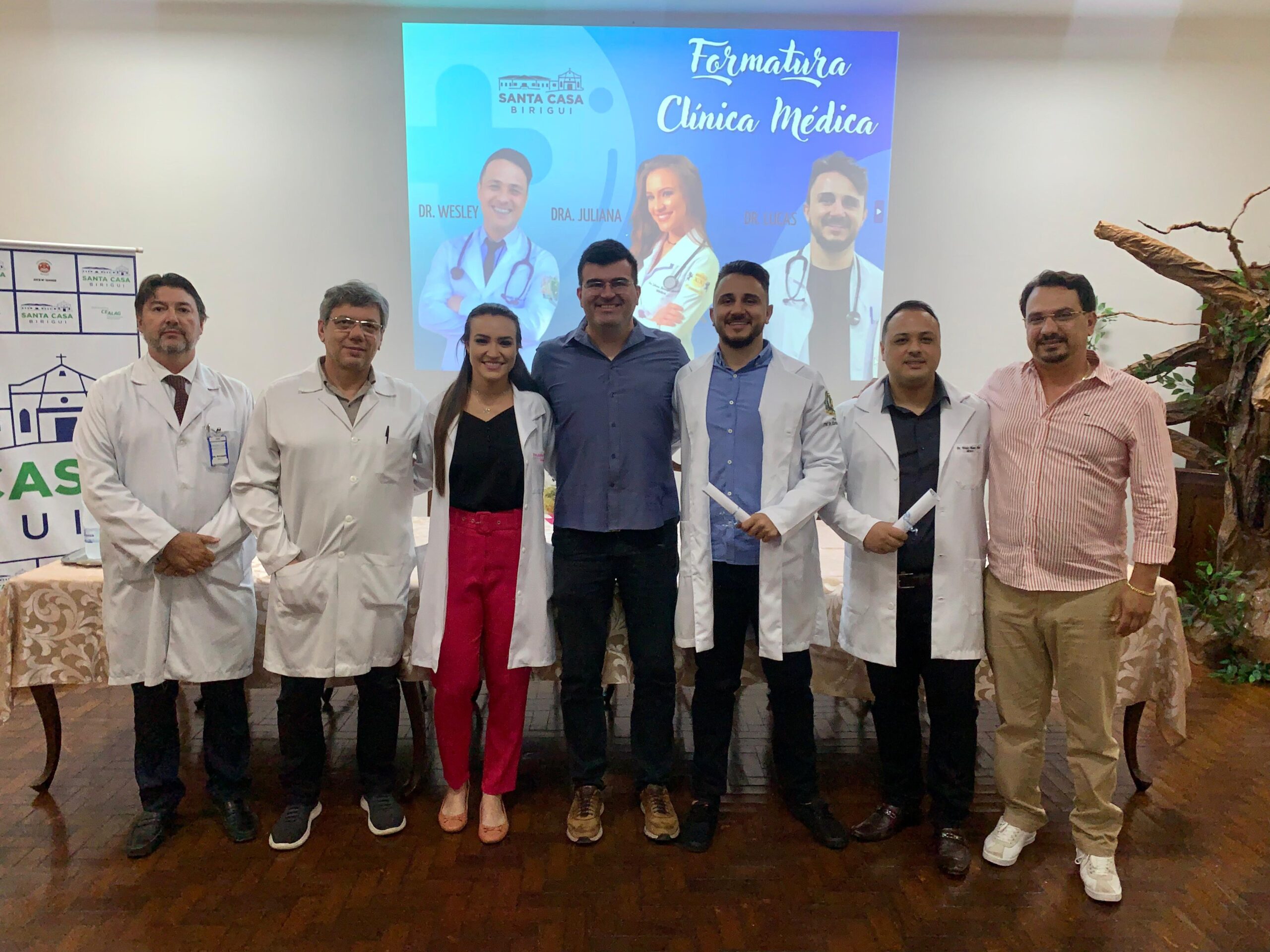 Santa Casa de Birigui realiza formatura de três médicos residentes em Clínica Médica