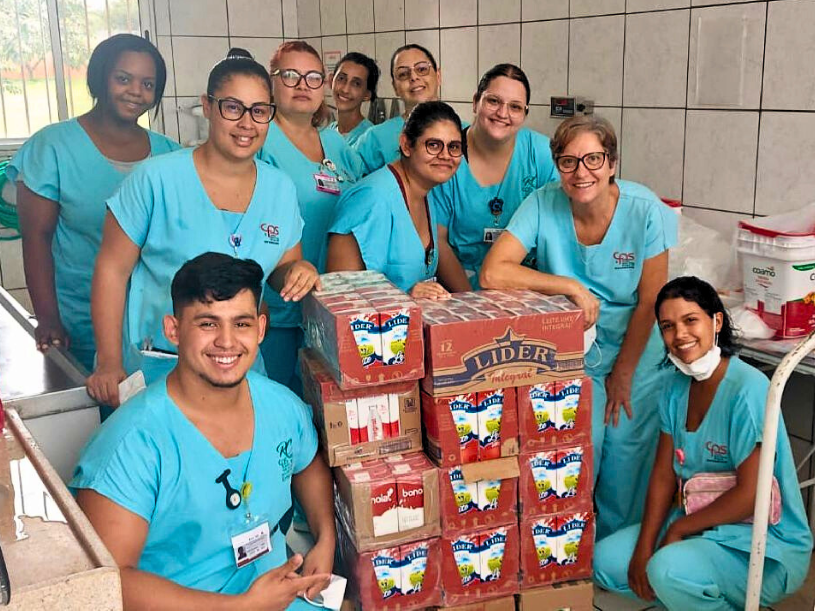 Alunos da Etec Dr. Renato Cordeiro de Birigui e Valparaíso doam 600 litros de leite à Santa Casa