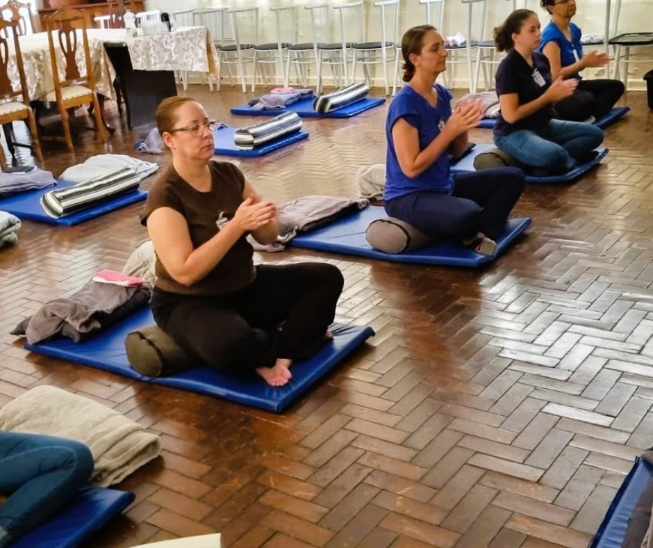 Santa Casa de Birigui promove Yoga Restaurativa para os colaboradores